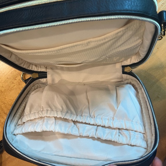 Itzy Ritzy Double Take Diaper Crossbody - Retired - Picture 4 of 6